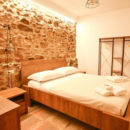 Al Vico Primo - Boutique Apartment ピエトラペルトーザ エクステリア 写真